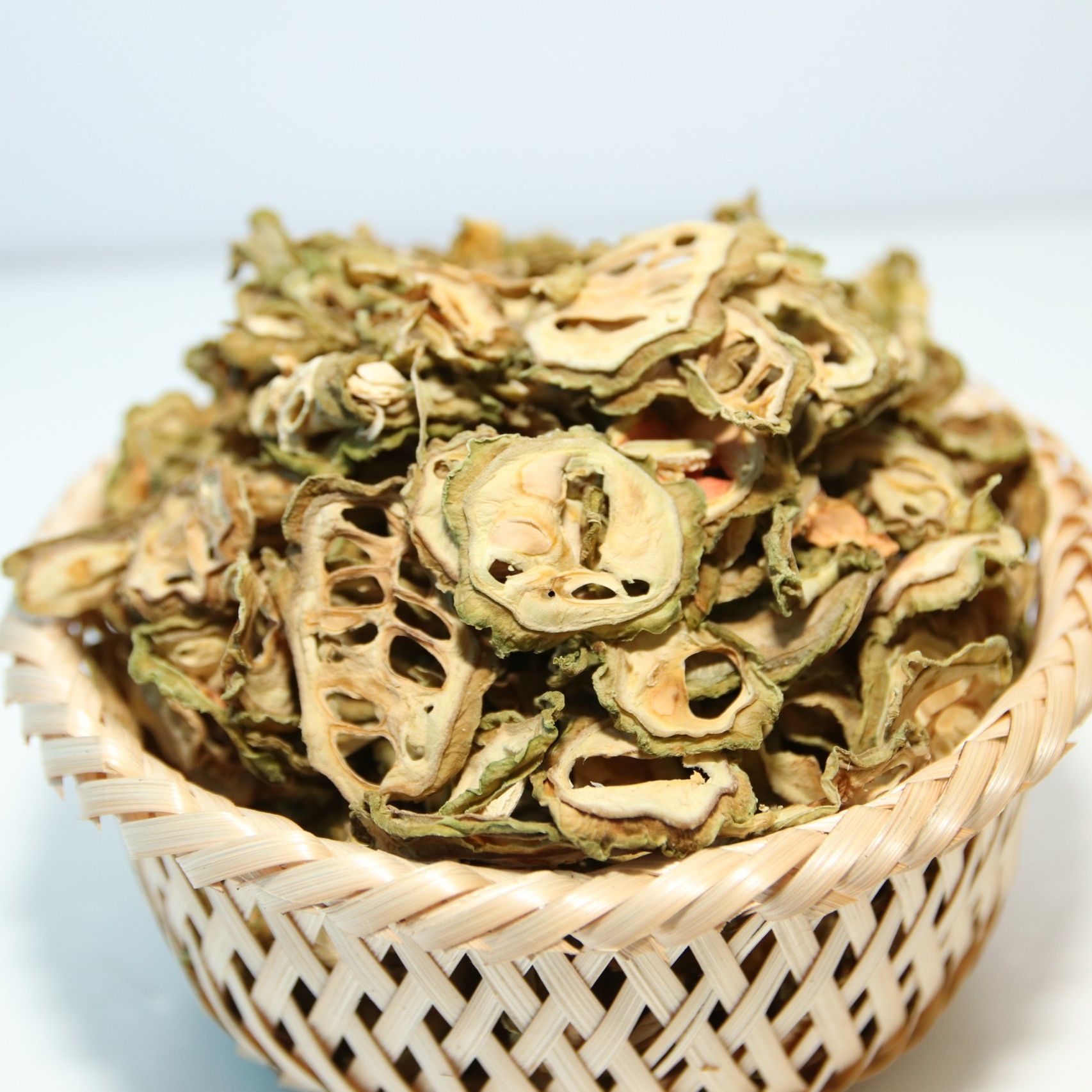 Khổ qua sấy khô mang lại nhiều lợi ích cho sức khỏe người dùng Khổ qua sấy khô mang lại nhiều lợi ích cho sức khỏe người dùng